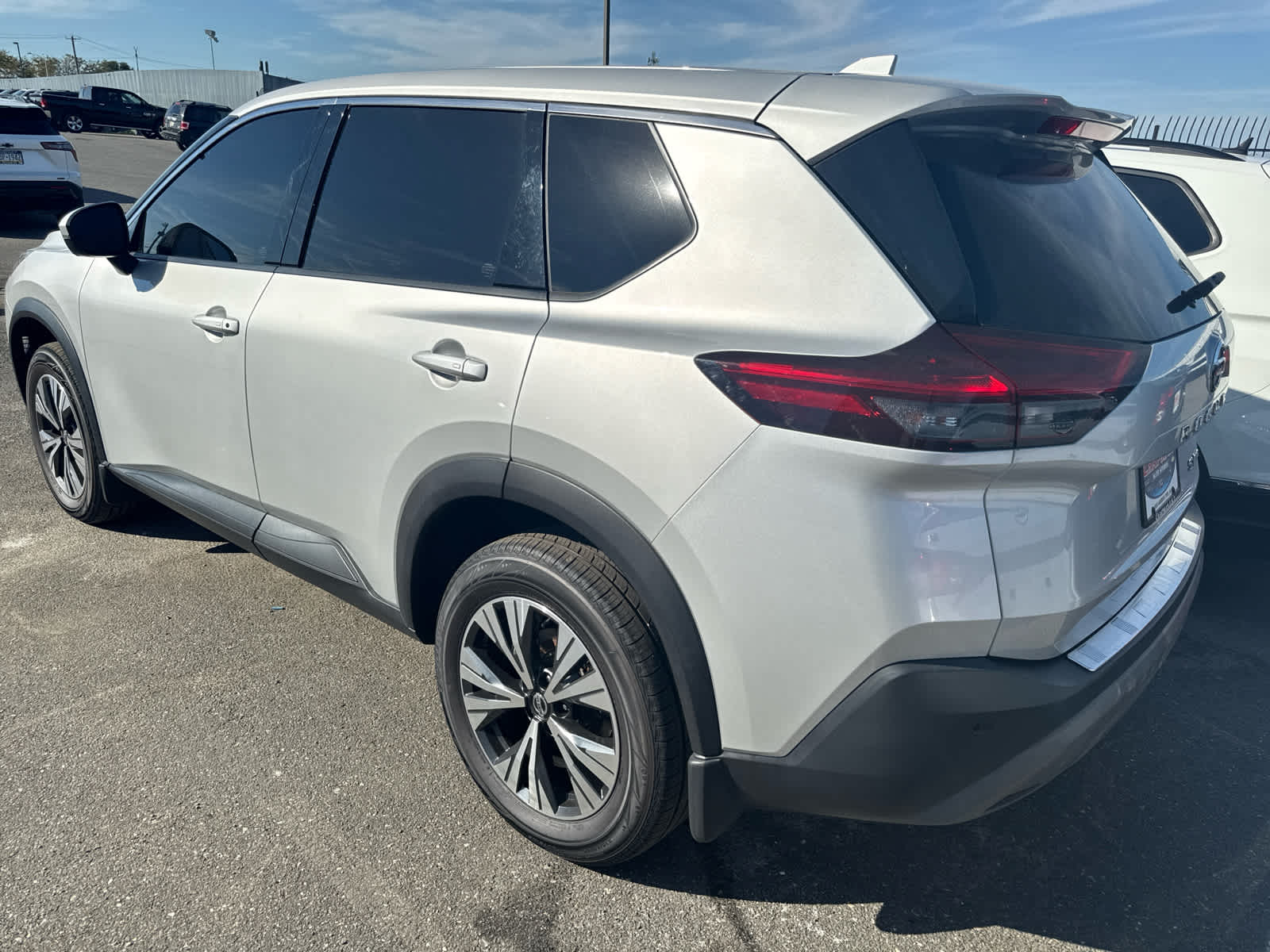 2021 Nissan Rogue SV photo 4
