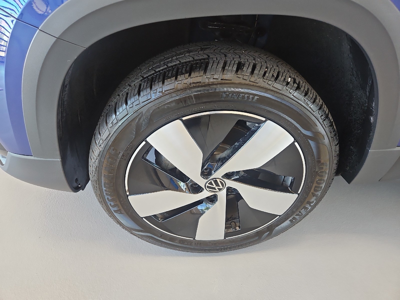 Used 2024 Dusk Blue Metallic Volkswagen S image 22