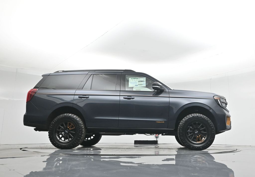 2025 Ford Expedition photo 48