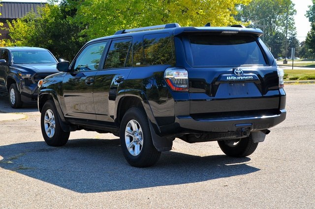 2024 Toyota 4Runner SR5 4WD photo 2
