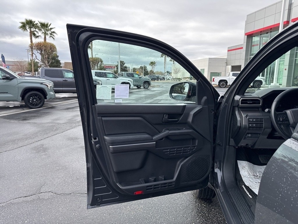 2025 Toyota Tacoma SR5 photo 8