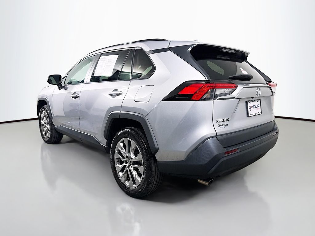 2023 Toyota RAV4 XLE Premium photo 4