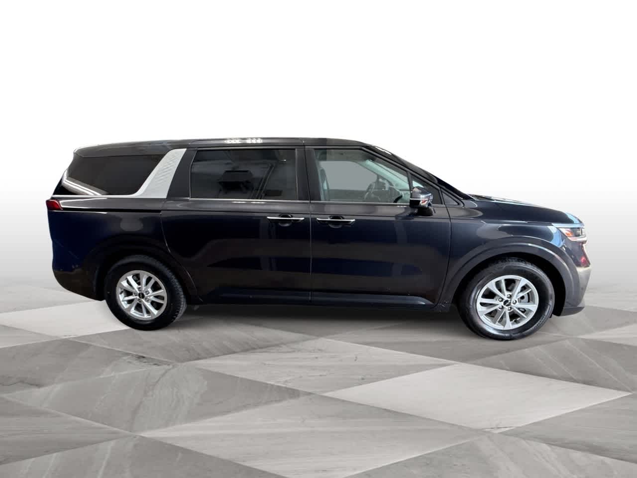 2024 Kia Carnival LX photo 9