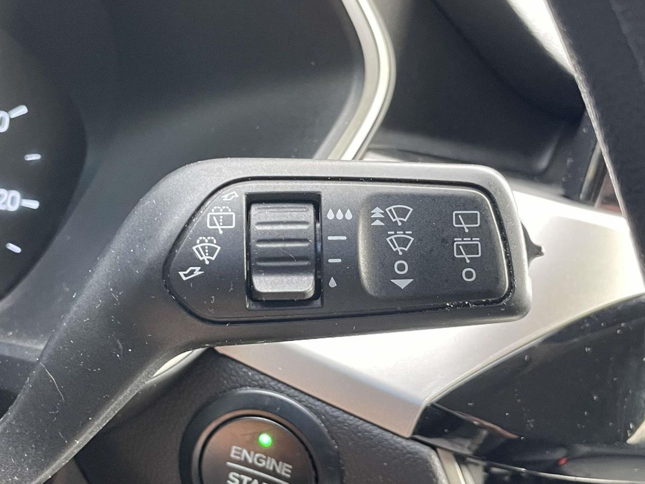 2020 Ford Escape SE photo 21