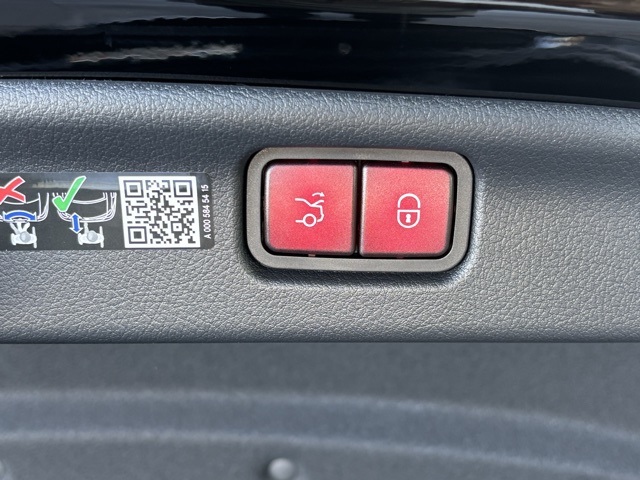 2025 Mercedes Benz C 300 photo 28