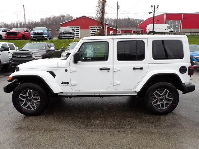 2025 Jeep Wrangler Sahara photo 2