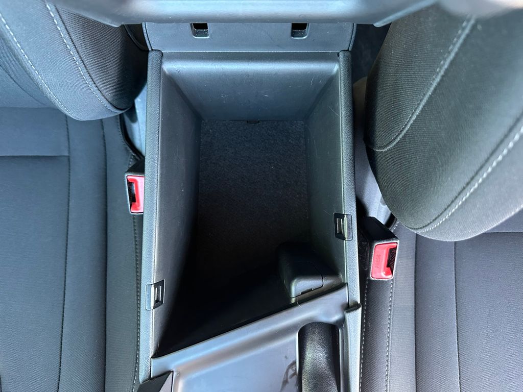 2023 Hyundai Elantra SEL photo 19