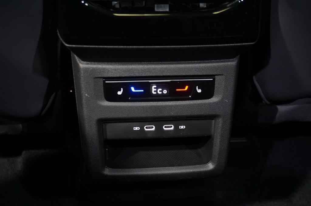 2025 Volkswagen ID.4 Pro Plus photo 30