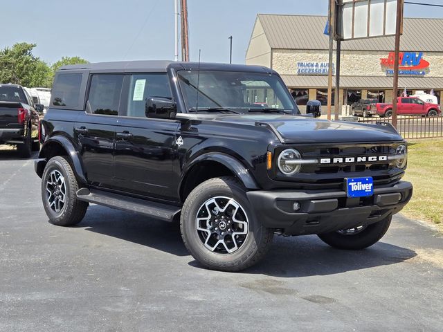 2025 Ford Bronco Outer Banks photo 2