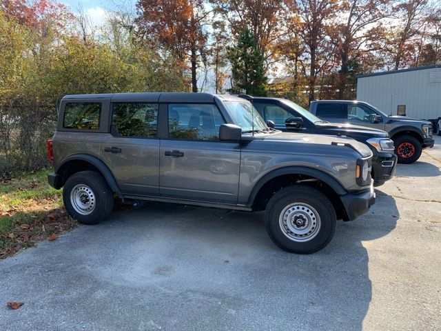 2025 Ford Bronco Base photo 2