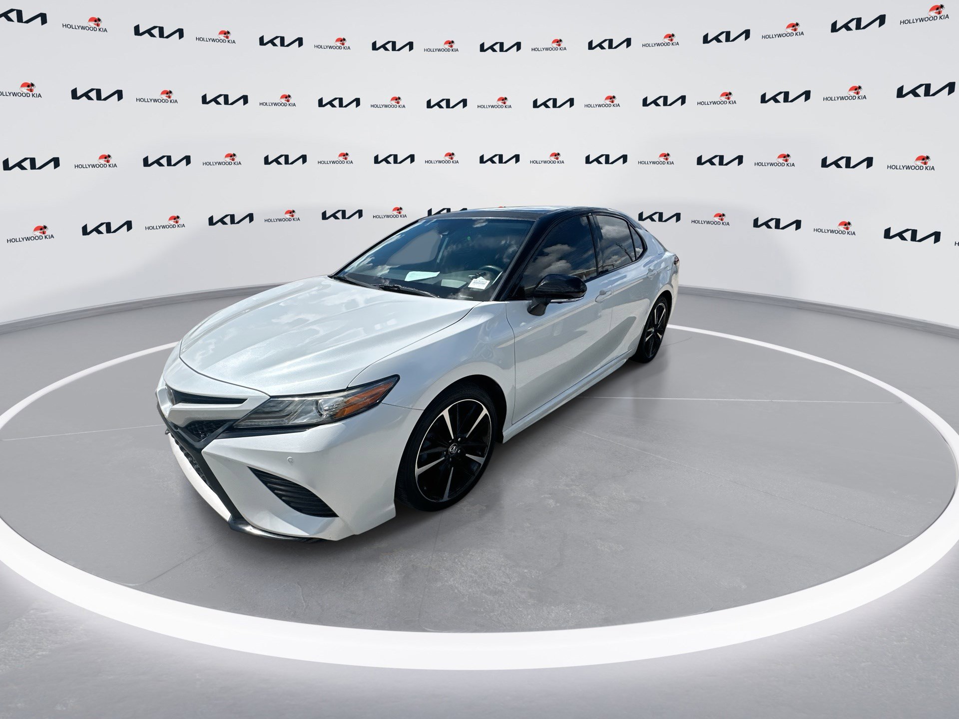 2019 Toyota Camry XSE photo 4