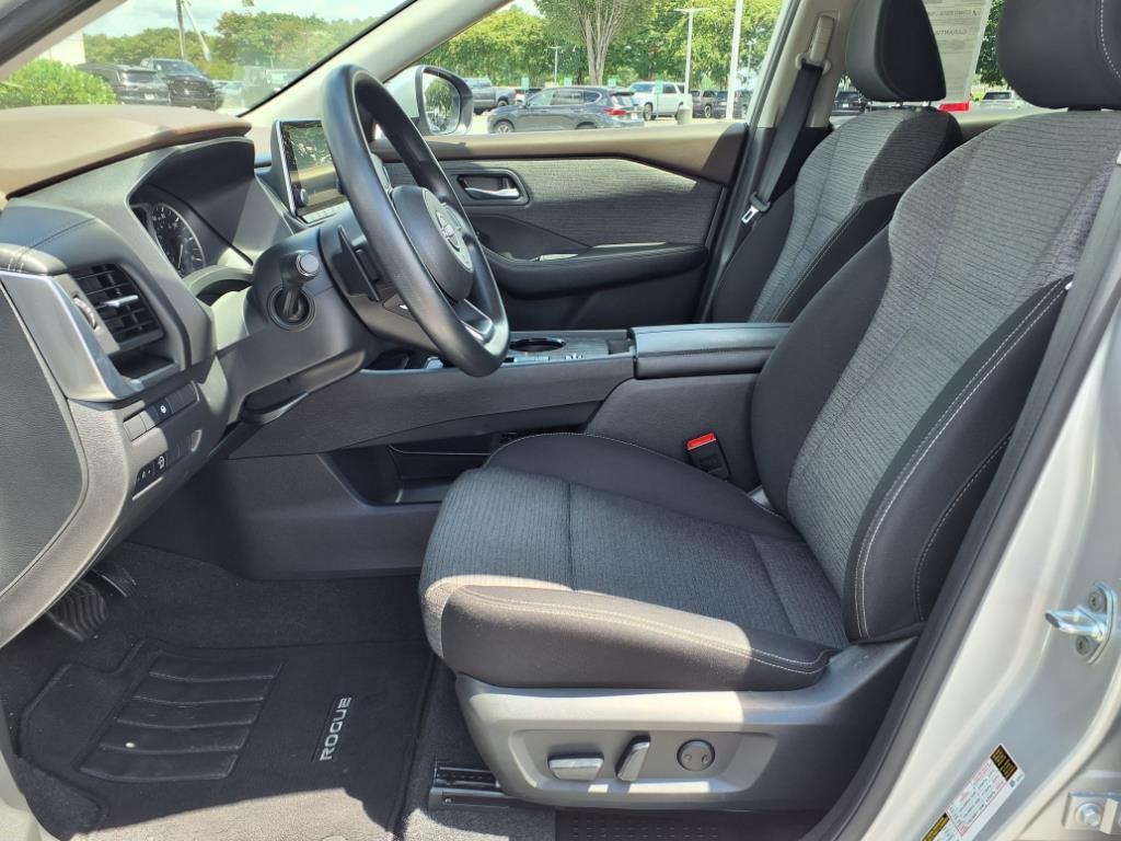 2023 Nissan Rogue SV photo 3