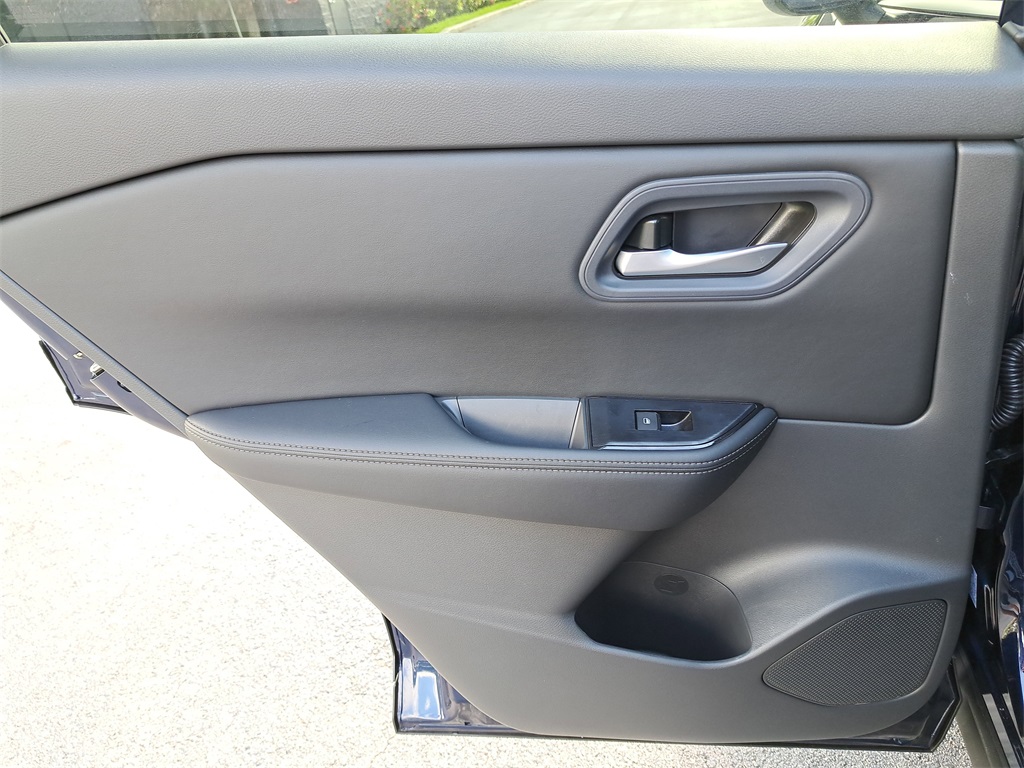 2026 Nissan Rogue SV photo 14