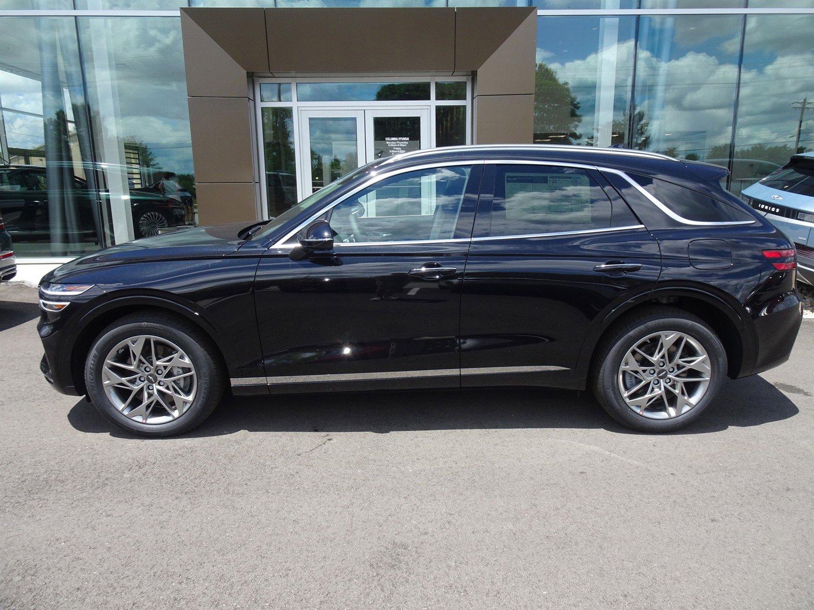 2025 Genesis GV70 2.5T photo 2