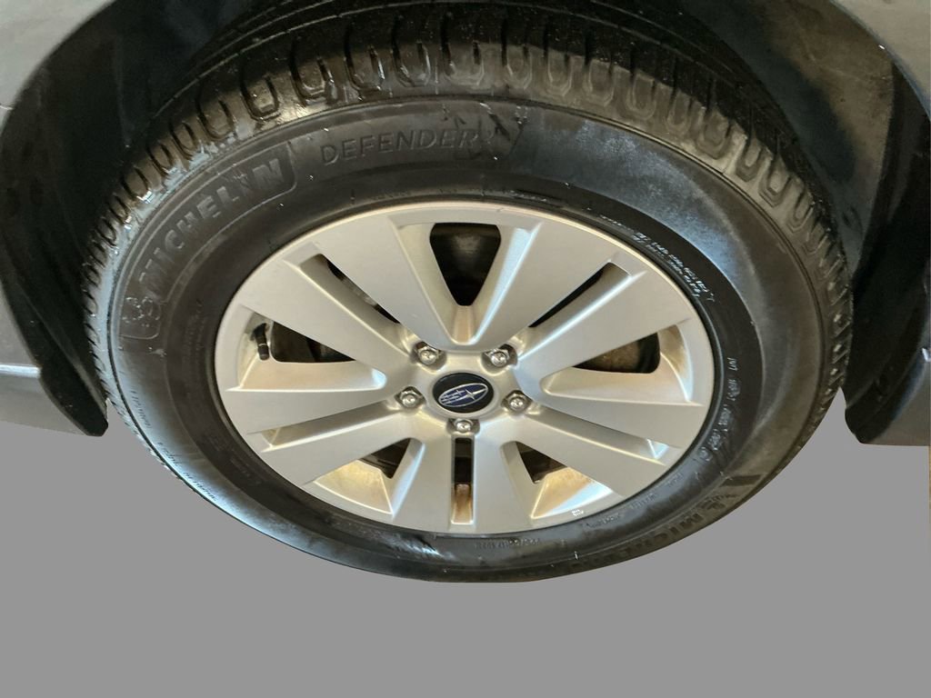 2018 Subaru Outback 2.5i Premium photo 14