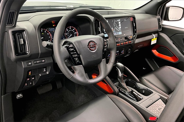 2025 Nissan Frontier PRO-4X photo 6