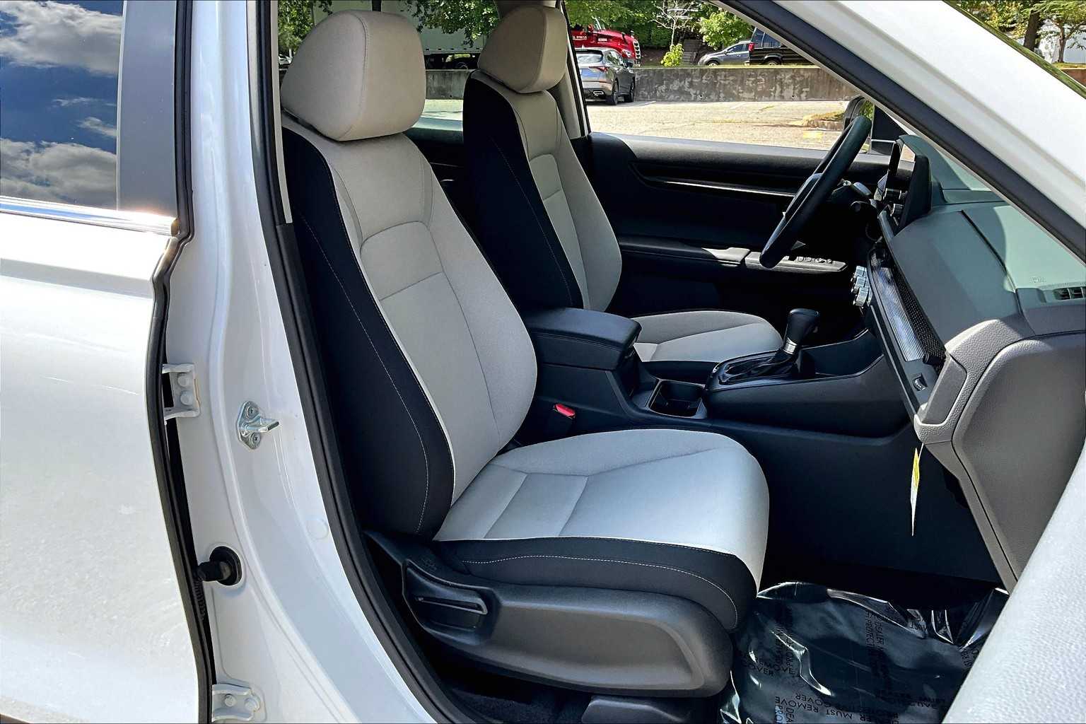 2025 Honda CR-V LX photo 8