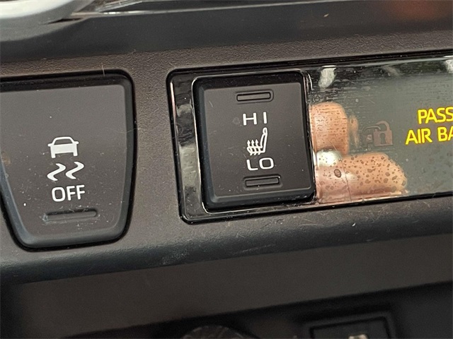 2023 Toyota RAV4 XLE Premium photo 19