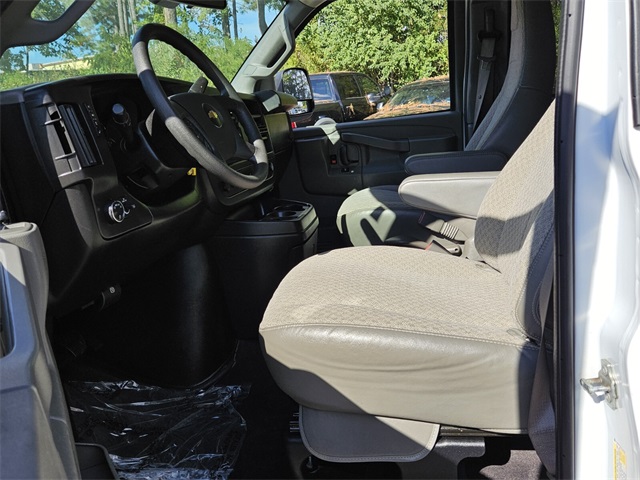 2020 Chevrolet Express 2500 LT Passenger photo 3