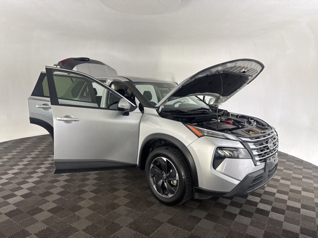 2024 Nissan Rogue SV photo 7