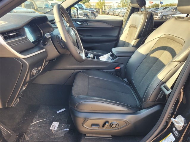 2025 Jeep Grand Cherokee Altitude X photo 3