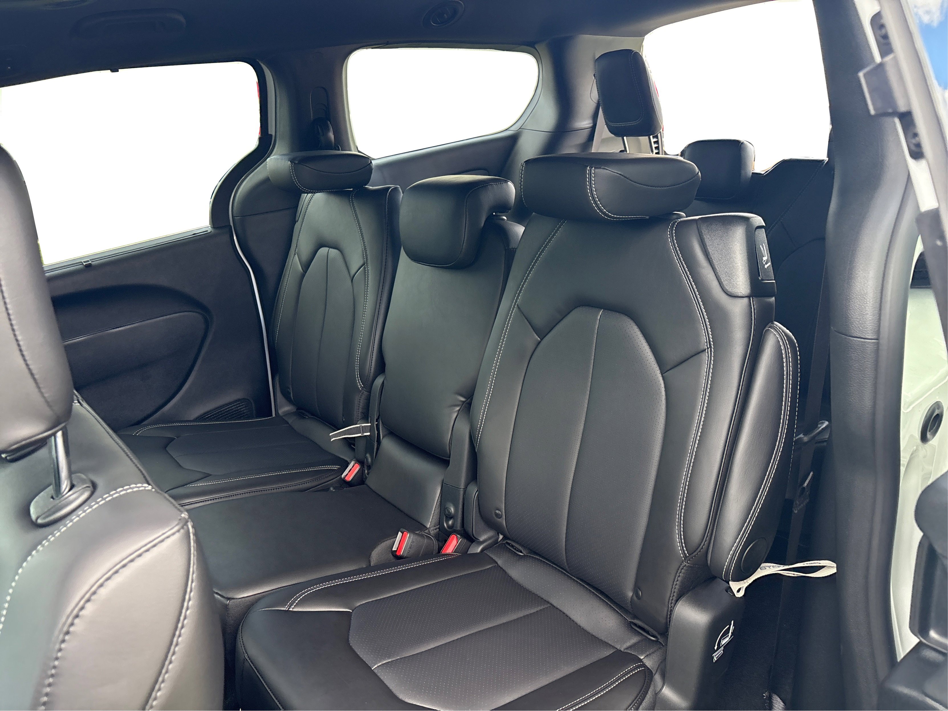 2026 Chrysler Pacifica photo 9