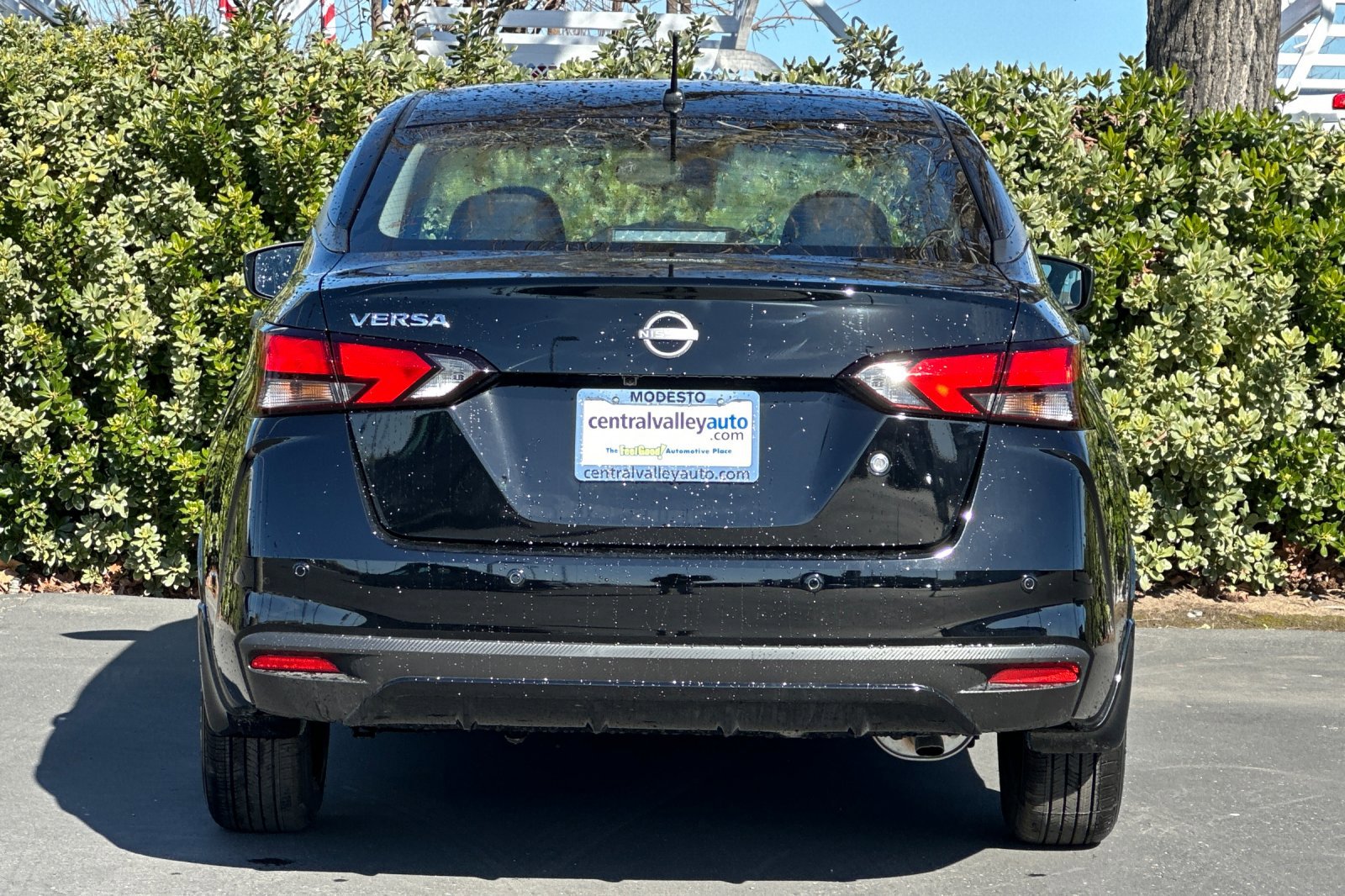2025 Nissan Versa S photo 3