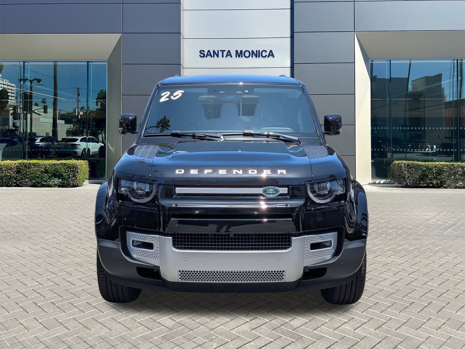 2025 Land Rover Defender 130 S photo 2