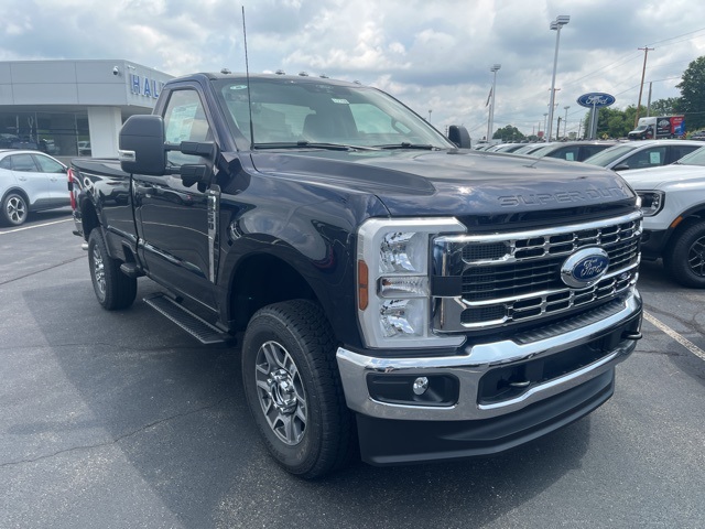 2025 Ford F-250 photo 3