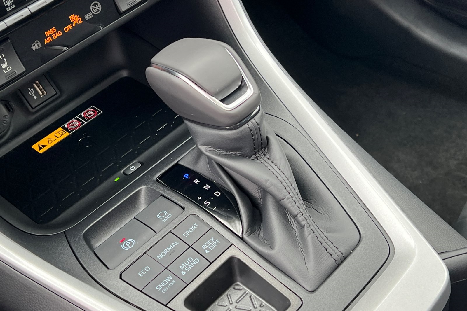 2025 Toyota RAV4 XLE Premium photo 23