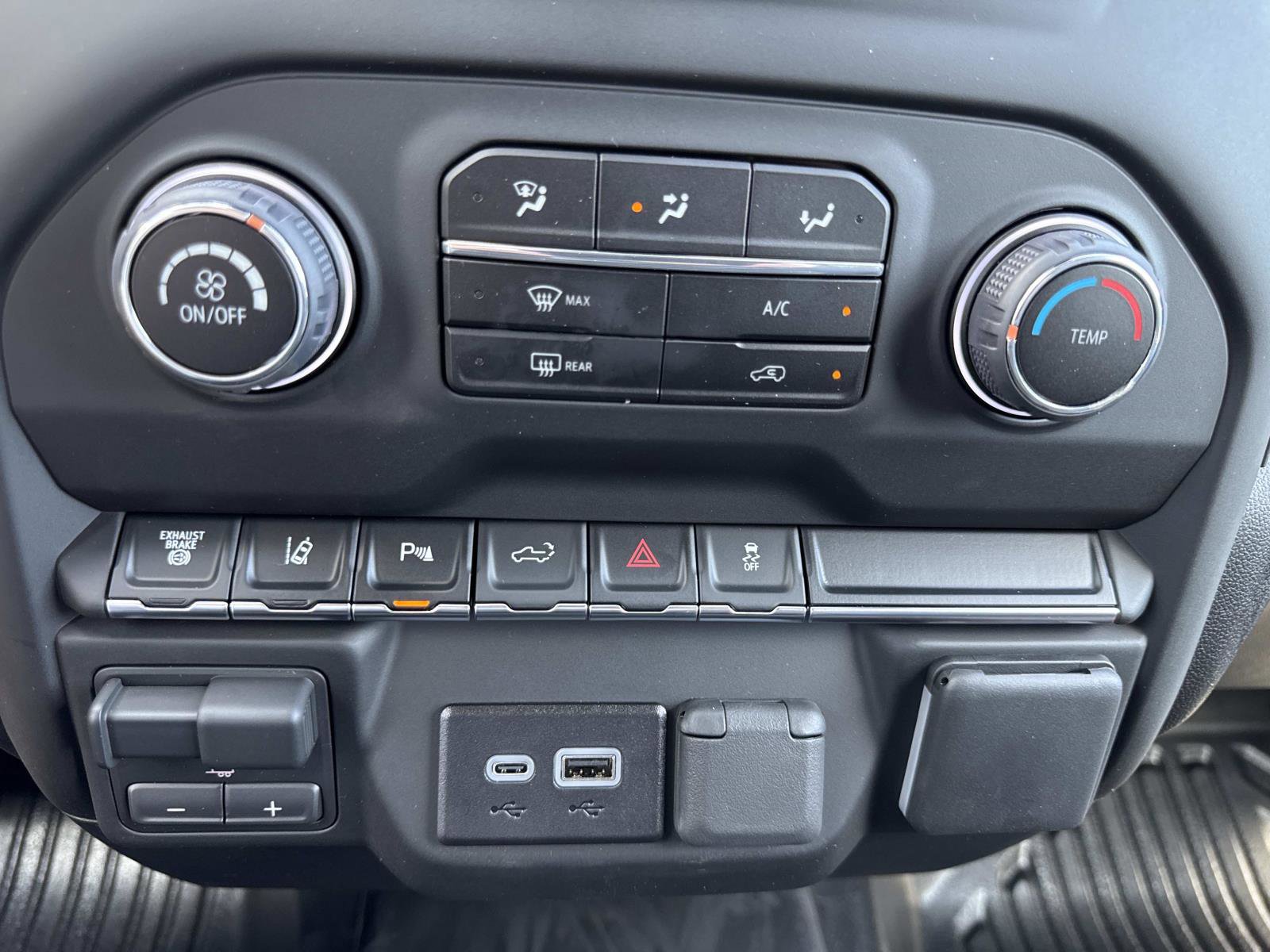 2025 Chevrolet Silverado 2500HD photo 21