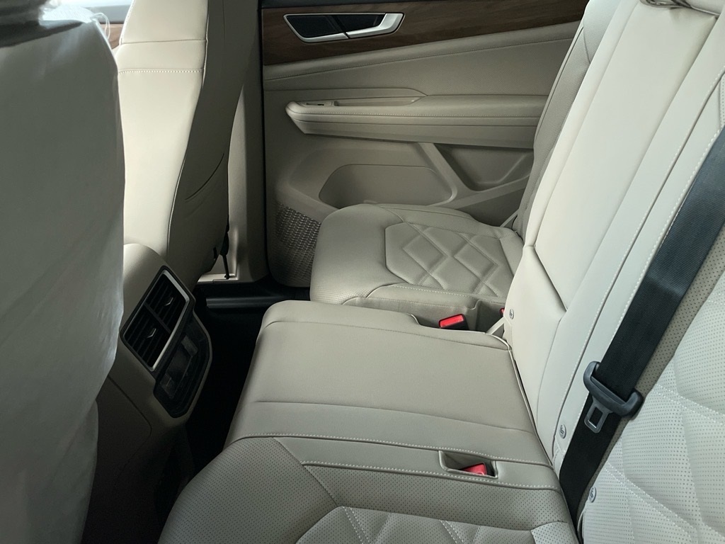 2026 Volkswagen Atlas SE Technology photo 2