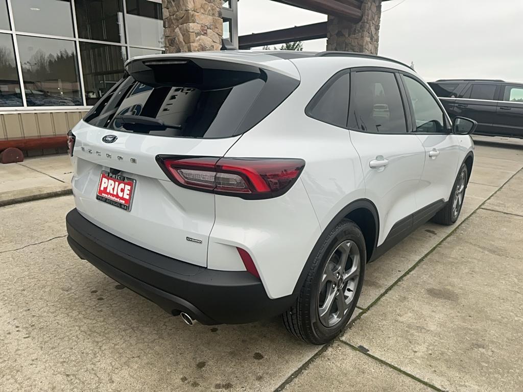 2025 Ford Escape ST-Line photo 4