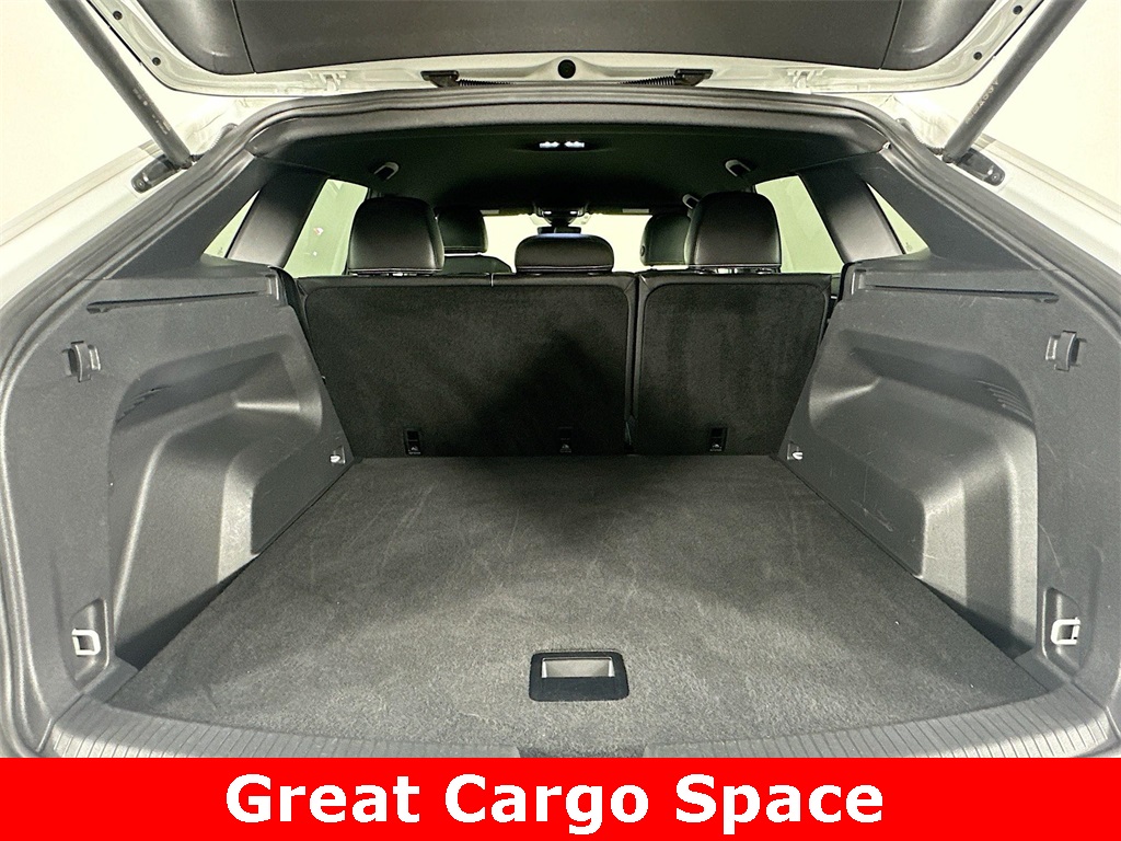 2024 Volkswagen Atlas Cross Sport SE Technology photo 2