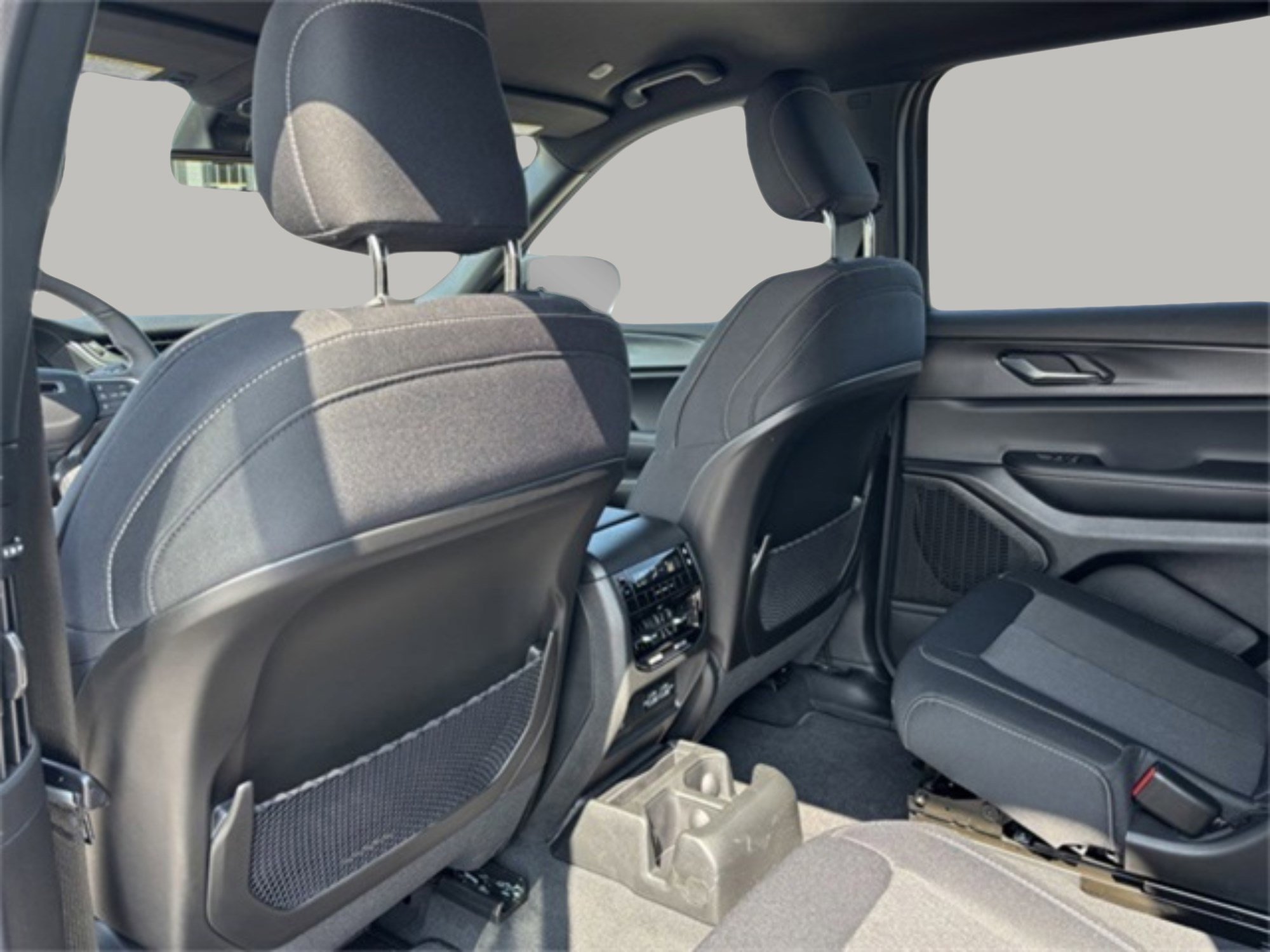 2025 Jeep Grand Cherokee Laredo Altitude photo 28