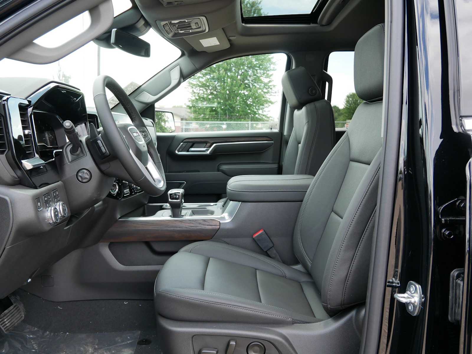 2025 Gmc Sierra SLT photo 10