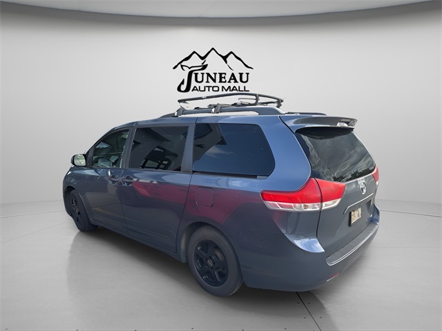 2014 Toyota Sienna L photo 4