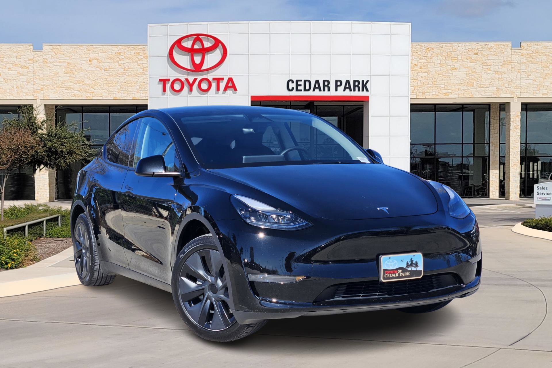 2025 Tesla Model Y Long Range's photo