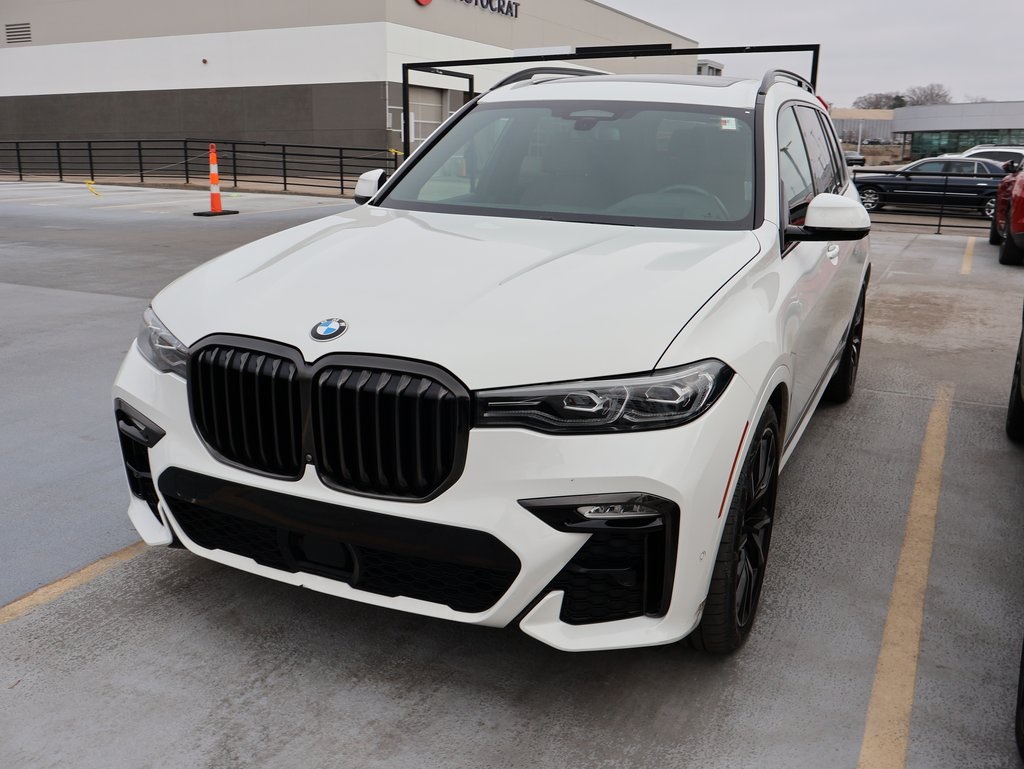 2021 BMW X7 40i's photo