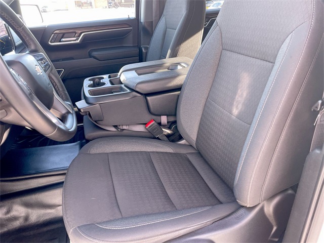 2024 Chevrolet Silverado 1500 LT photo 2