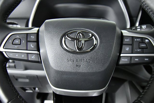 2024 Toyota Highlander LE photo 2