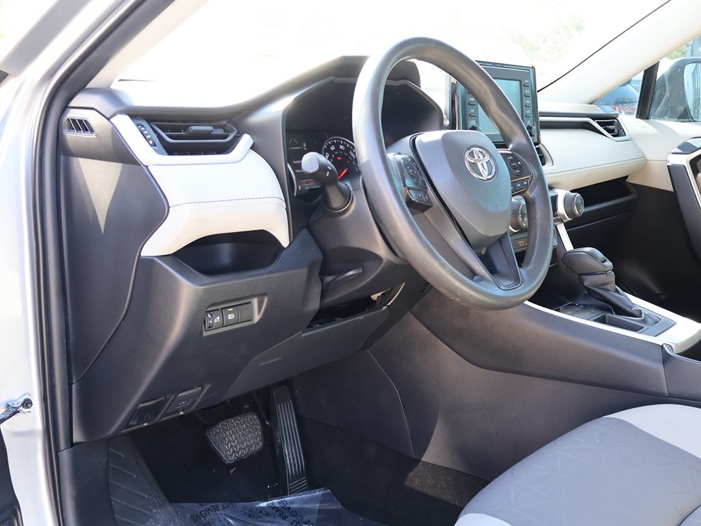 2022 Toyota RAV4 XLE photo 18
