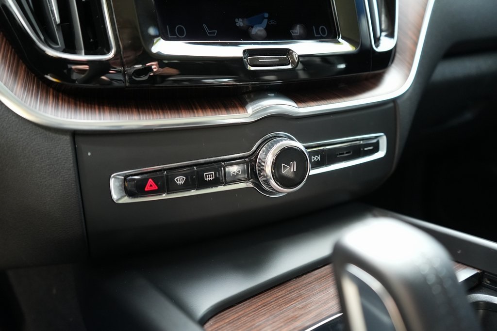 2021 Volvo XC60 Recharge Hybrid T8 Inscription Expression photo 20