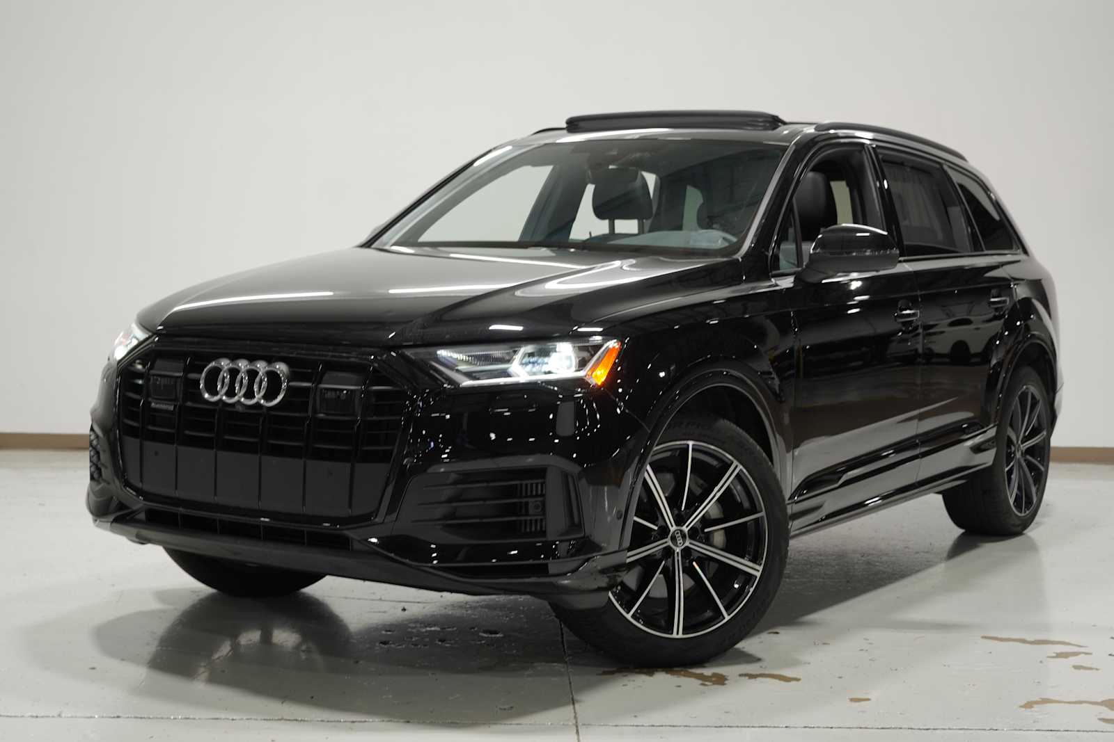 2022 Audi Q7 Premium Plus's photo