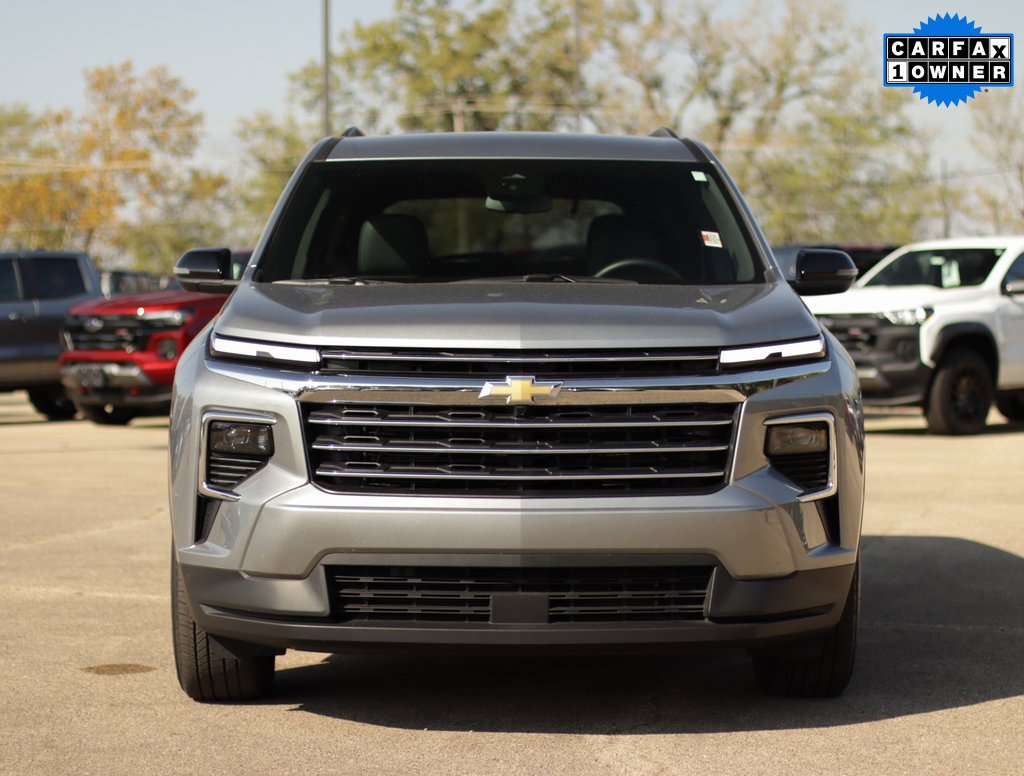 2025 Chevrolet Traverse photo 2