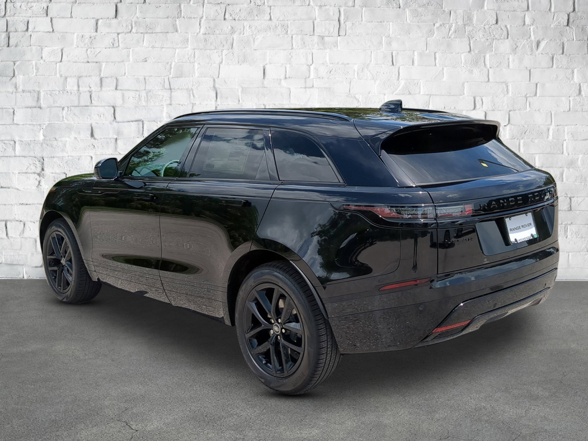 2026 Land Rover Range Rover Velar SE photo 3