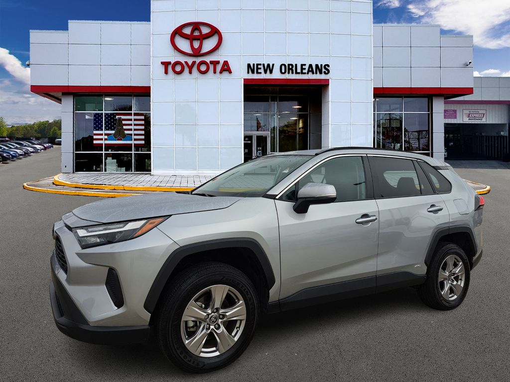 2024 Toyota RAV4 XLE's photo