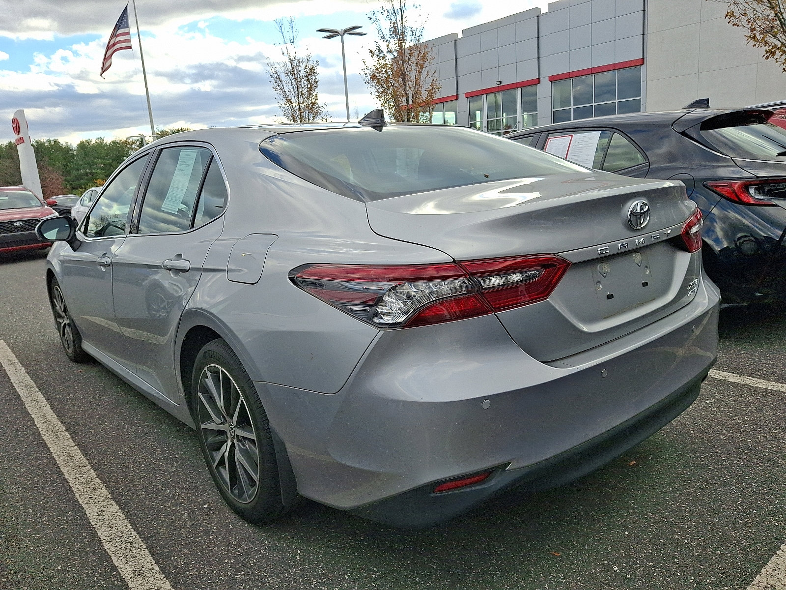 2022 Toyota Camry XLE photo 2