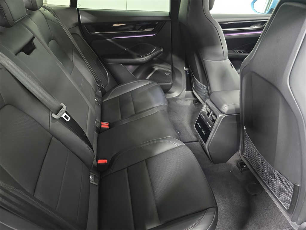 2025 Porsche Macan Electric photo 24