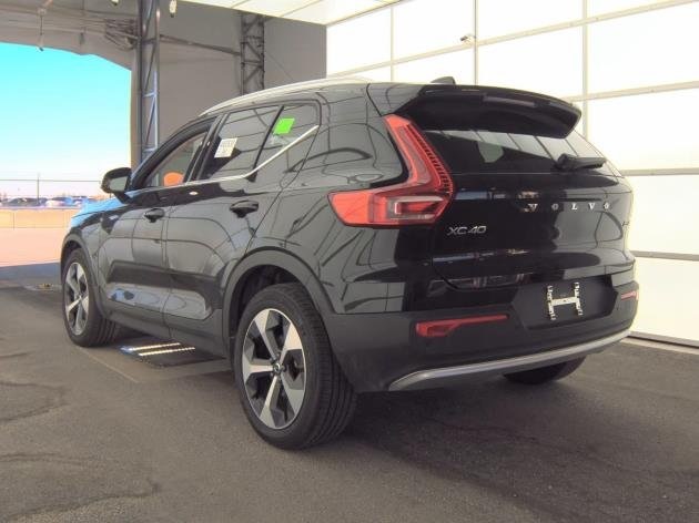 2025 Volvo XC40 Plus photo 3
